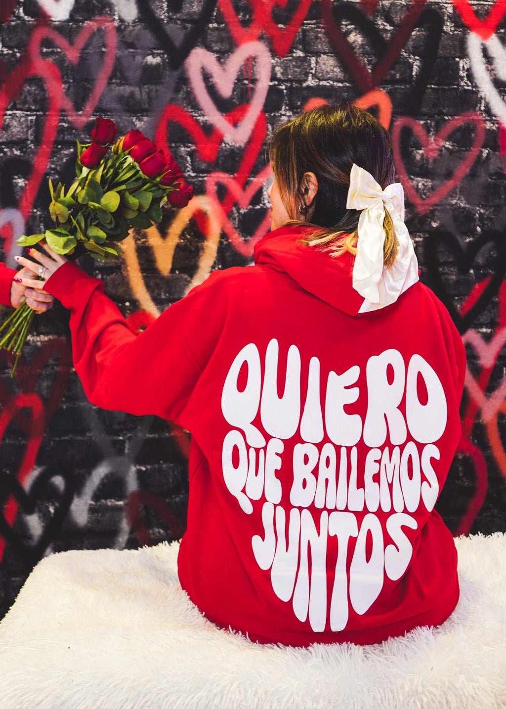 QUIERO QUE BAILEMOS JUNTOS HOODIE (RED)