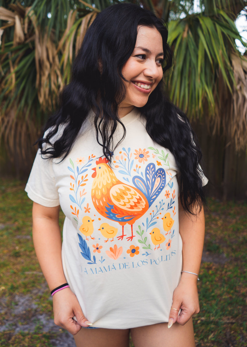 La Mama de Los Pollitos T-Shirt