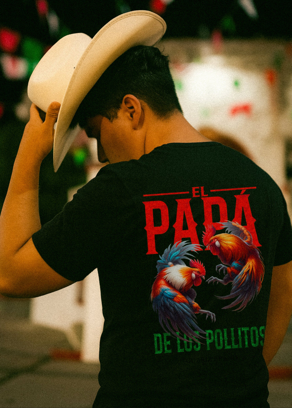 EL PAPA DE LOS POLLITOS T-SHIRT- BLACK T-SHIRT